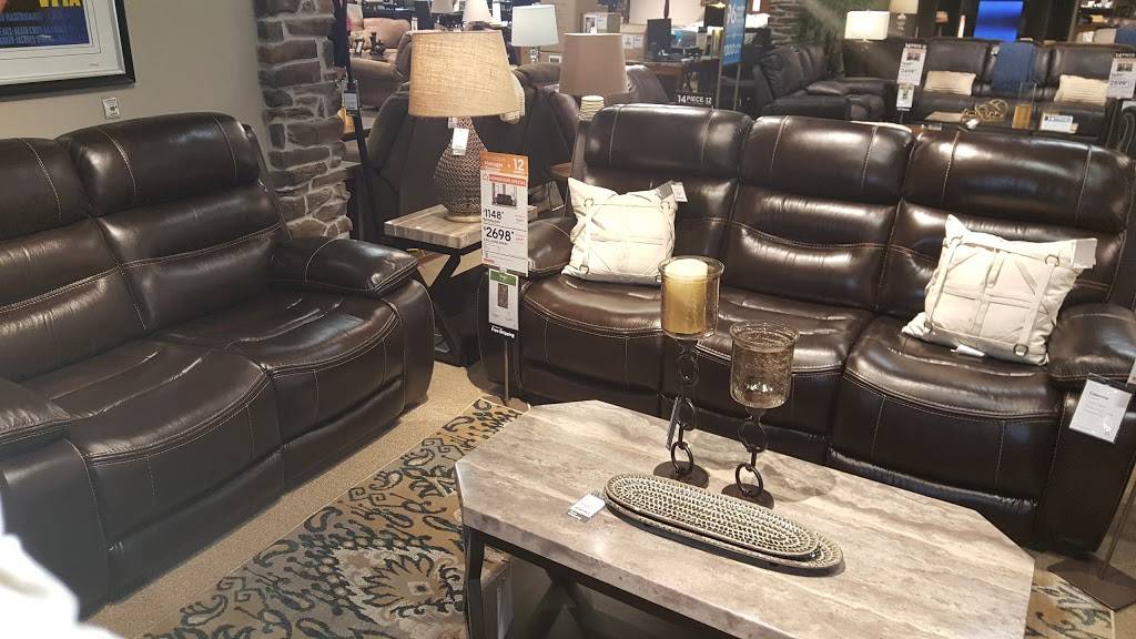 Panda Express | meal takeaway | 7046 Walton St, Rockford, IL 61108, USA | 8152279606 OR +1 815-227-9606