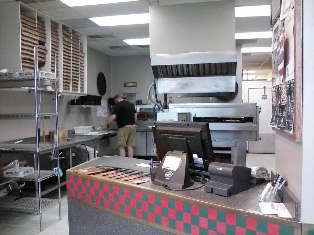 Pizza World | restaurant | 651 Carlyle Ave # A, Belleville, IL 62221, USA | 6182771111 OR +1 618-277-1111