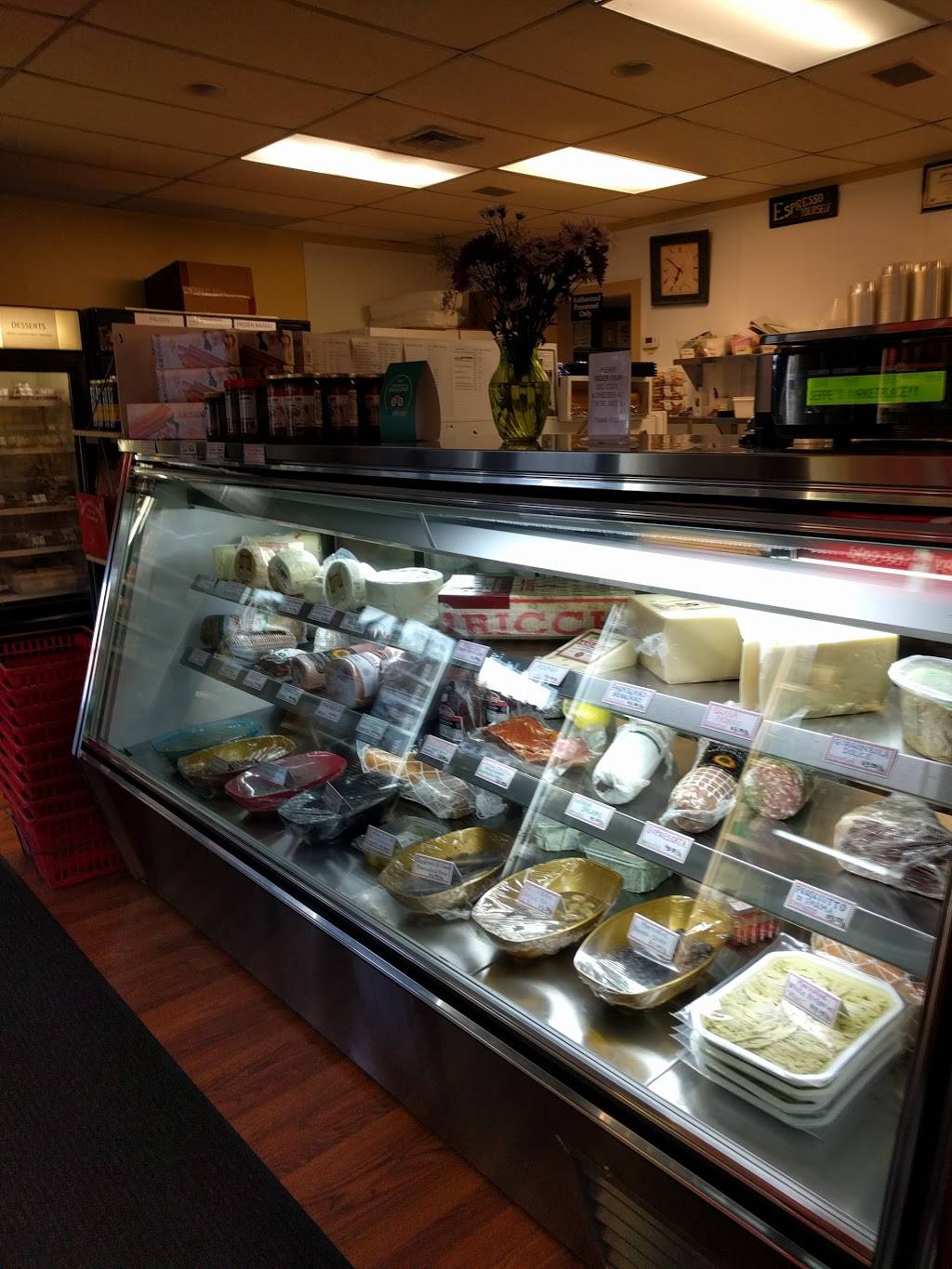 Giuseppes Italian Restaurant | restaurant | 257 Low St, Newburyport, MA 01950, USA | 9784652225 OR +1 978-465-2225