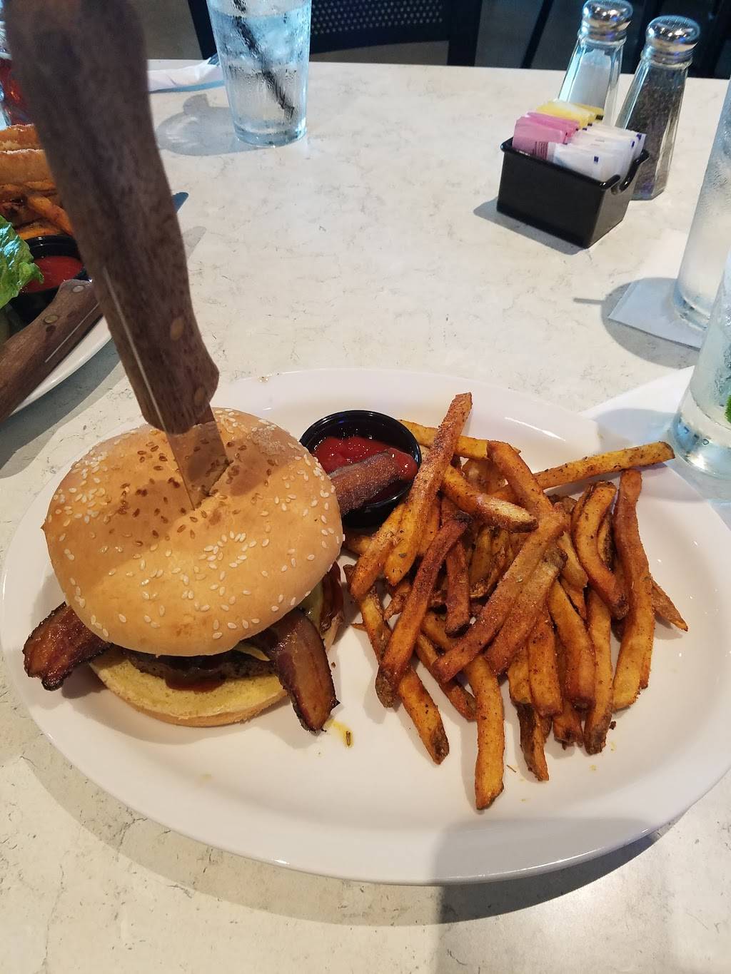 Foxiis Restaurant & Grill | restaurant | 213 E Farm to Market Rd 544 Suite 311, Murphy, TX 75094, USA | 9725164144 OR +1 972-516-4144