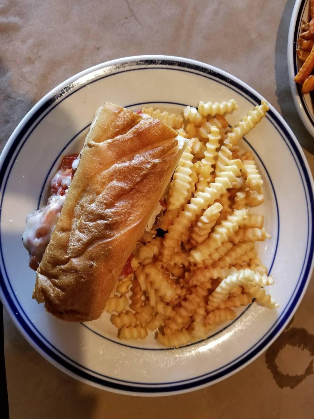 Brickwall Tavern & Dining Room | restaurant | 19 E Union St, Burlington, NJ 08016, USA | 6097333562 OR +1 609-733-3562