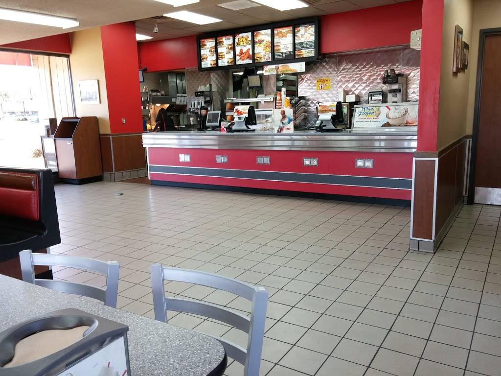 Hardees | restaurant | 169 W Hendry St, Hinesville, GA 31313, USA | 9128764220 OR +1 912-876-4220