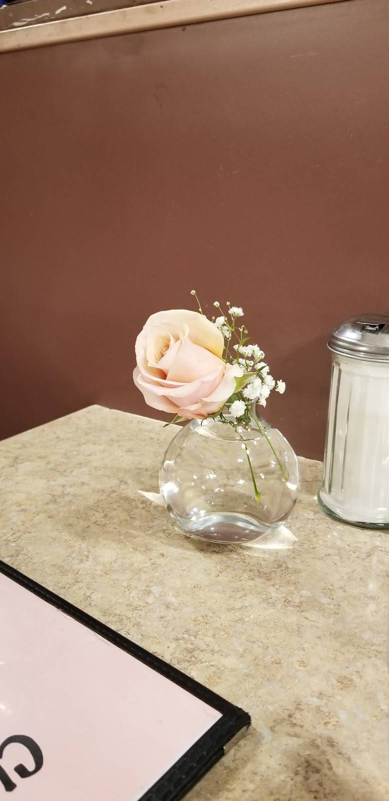 Charlies Family Restaurant | restaurant | 210 N Ivy St, Escondido, CA 92025, USA | 7607381545 OR +1 760-738-1545