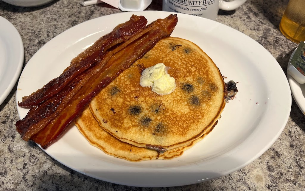 Whistle Stop Cafe | restaurant | 300 Lawrence St, Batesville, AR 72501, USA | 8707930997 OR +1 870-793-0997