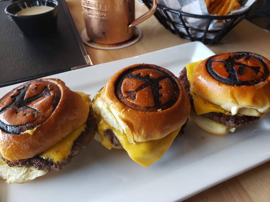 B-52 Burgers and Brew Lakeville | restaurant | 20751 Holyoke Ave, Lakeville, MN 55044, USA | 9522134150 OR +1 952-213-4150