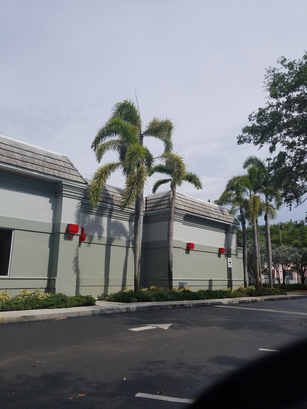 Wendys | restaurant | 9960 W Oakland Park Blvd, Sunrise, FL 33351, USA | 9547469008 OR +1 954-746-9008