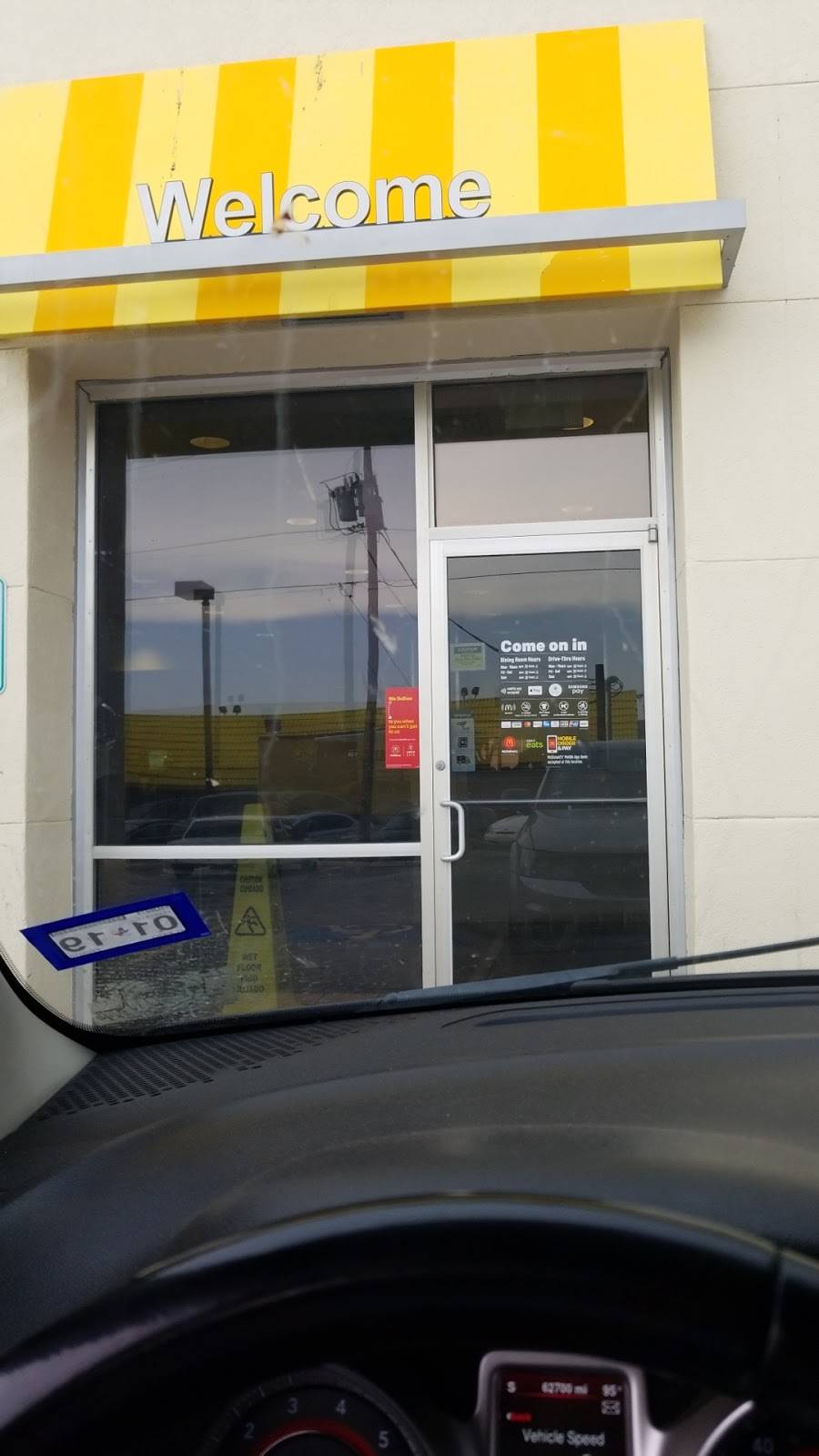 Wienerschnitzel | restaurant | 1899 Lee Trevino Dr AVE, El Paso, TX 79935, USA | 9155937389 OR +1 915-593-7389