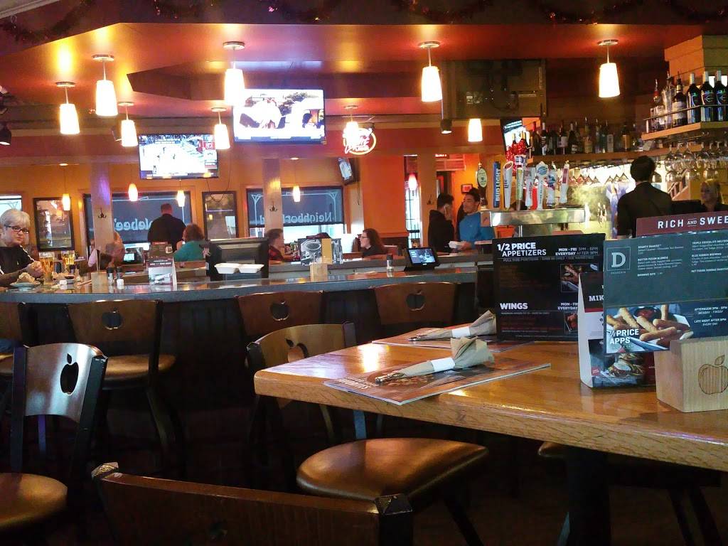 Applebees Grill + Bar | restaurant | 2200 N, OH-53, Fremont, OH 43420, USA | 4193550549 OR +1 419-355-0549