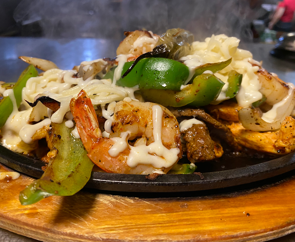 El Alacrán Mexican Food | restaurant | 937 N Semoran Blvd, Orlando, FL 32807, USA | 4077371111 OR +1 407-737-1111