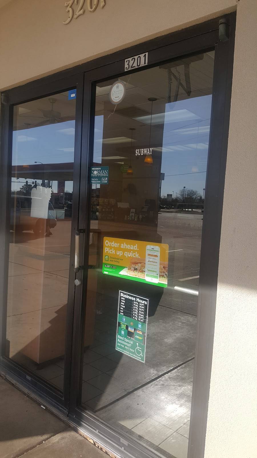 Subway | restaurant | 3201 W Robinson St, Norman, OK 73072, USA | 4053645442 OR +1 405-364-5442