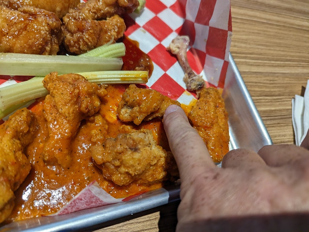 Icebreakers Bar & Grill | restaurant | 3605 Philips Hwy, Jacksonville, FL 32207, USA | 9043993223 OR +1 904-399-3223