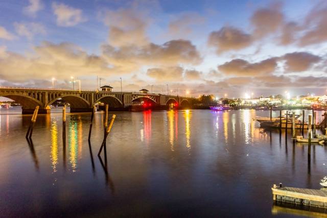 Village Marina | restaurant | 40 Bridgeport Ave, Milford, CT 06460, USA | 2039133105 OR +1 203-913-3105