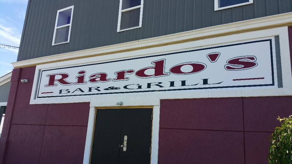 Riardos Bar & Grill | restaurant | 1223 E Washington St, New Castle, PA 16101, USA | 7246987259 OR +1 724-698-7259