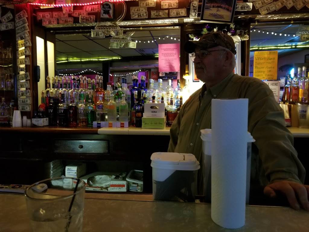 One More Bar & Grill | restaurant | 315 S West St, Stonington, IL 62567, USA | 2173253532 OR +1 217-325-3532