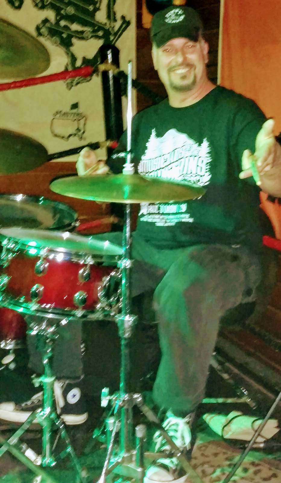 Pauls Oasis | restaurant | 8021 Kingston Pike, Knoxville, TN 37919, USA | 8656909388 OR +1 865-690-9388