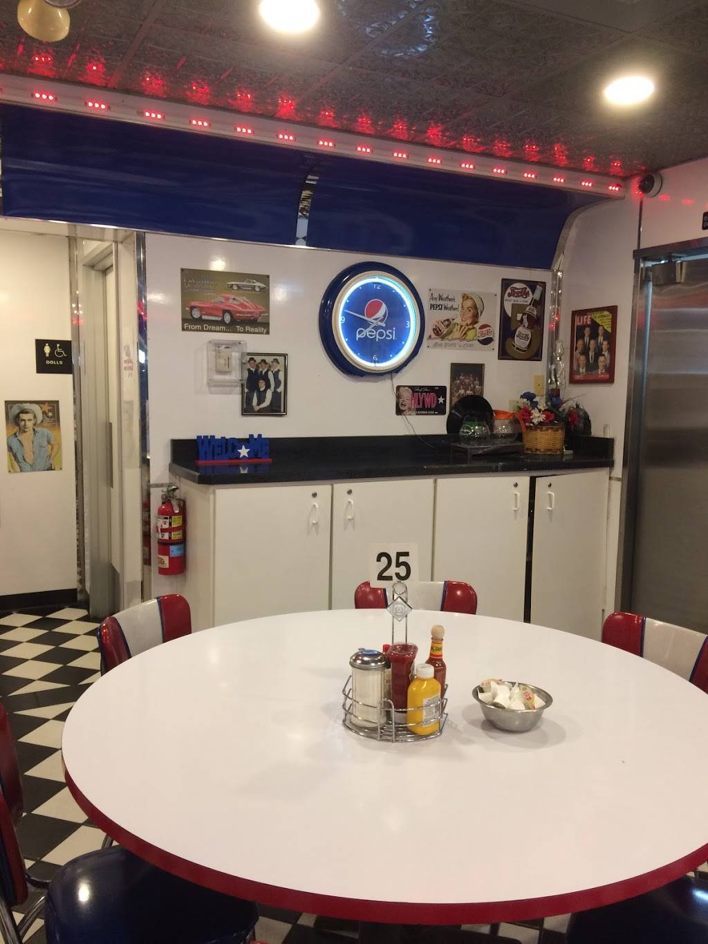 Four Star Family Restaurant | restaurant | 1100 IL-121, Mt Zion, IL 62549, USA | 2178642817 OR +1 217-864-2817