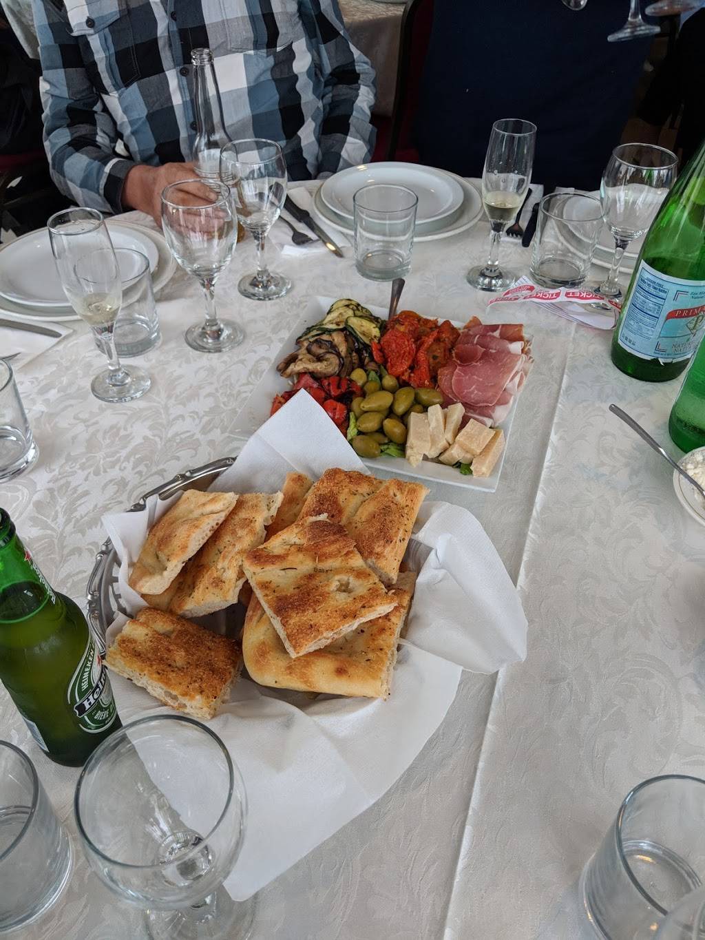 Lago Cafe & Pizzeria | restaurant | 10 Strada Dr, Woodbridge, ON M5J 2N1, Canada | 9058560440 OR +1 905-856-0440