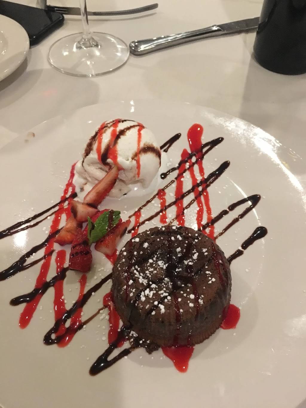 Tomasos on Camelback | restaurant | 3225 E Camelback Rd, Phoenix, AZ 85018, USA | 6029560836 OR +1 602-956-0836