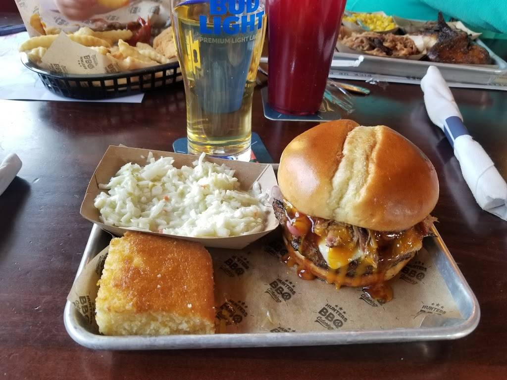 Hunters Barbeque | restaurant | 204 E State St, Etna Green, IN 46524, USA | 5748586059 OR +1 574-858-6059