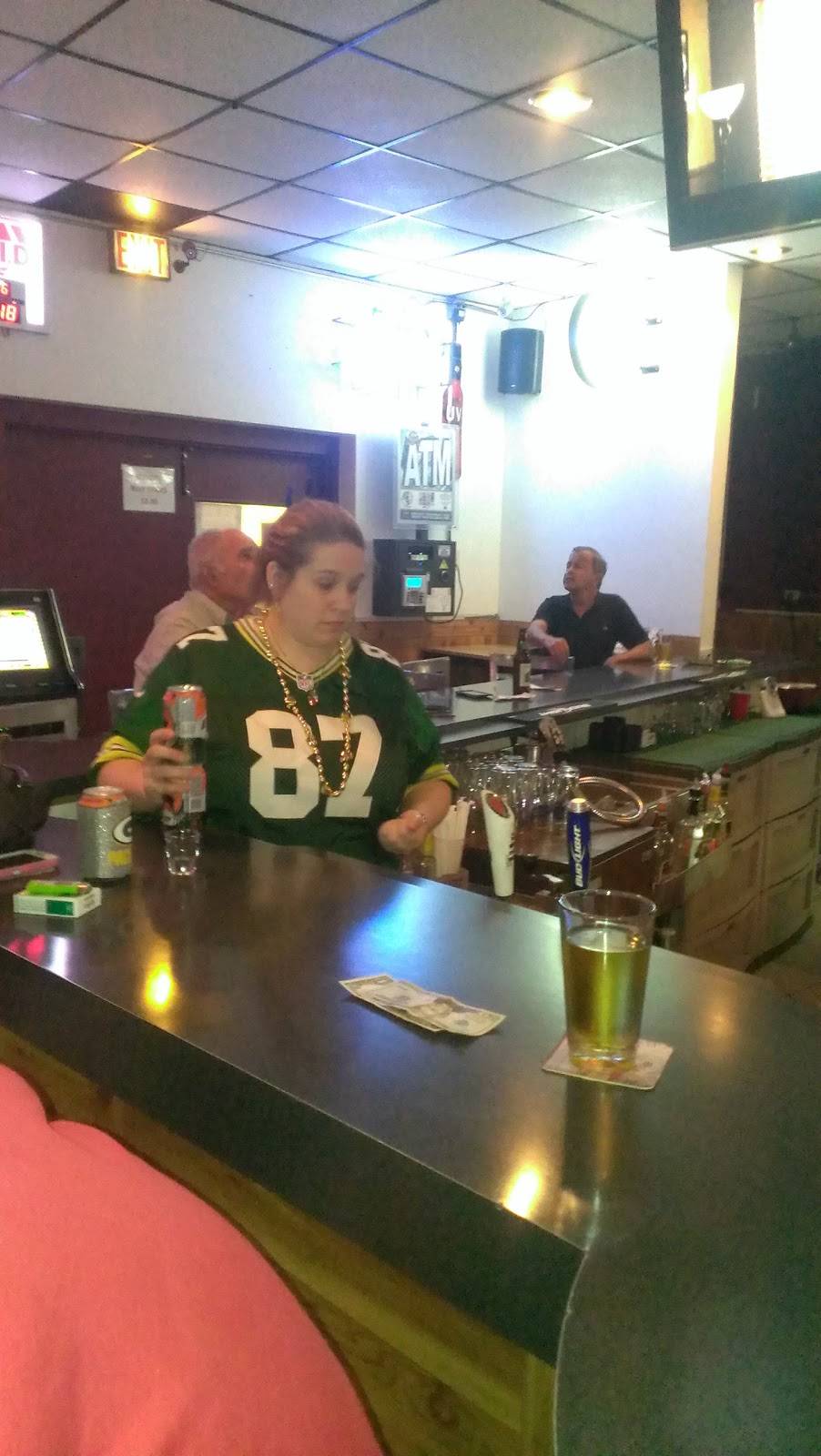 Cubby Hole Bar & Grill | restaurant | 1570 Elizabeth St, Green Bay, WI 54302, USA | 9204377078 OR +1 920-437-7078