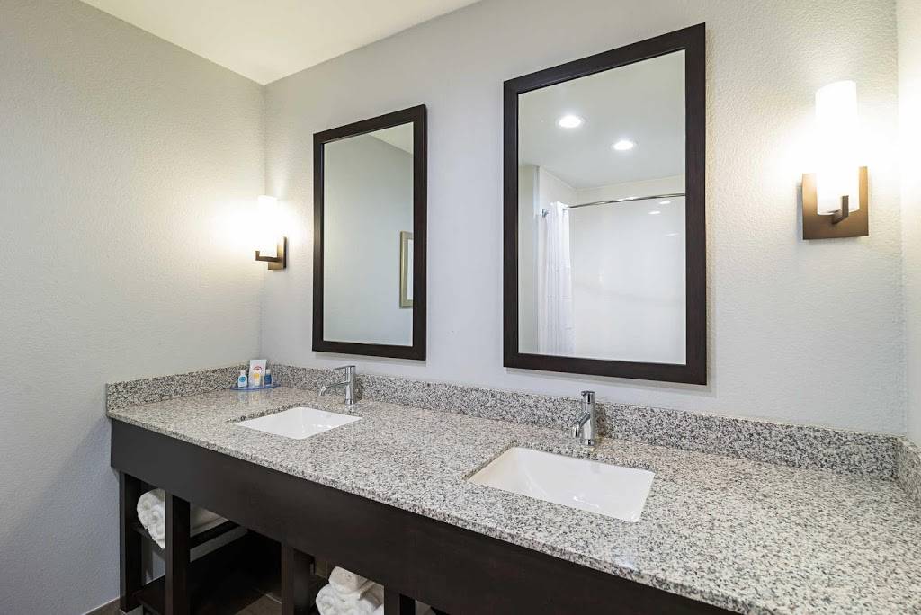 Comfort Inn & Suites Oklahoma City near Bricktown | restaurant | 1809 E Reno Avenue, Oklahoma City, OK 73117, USA | 4056096651 OR +1 405-609-6651