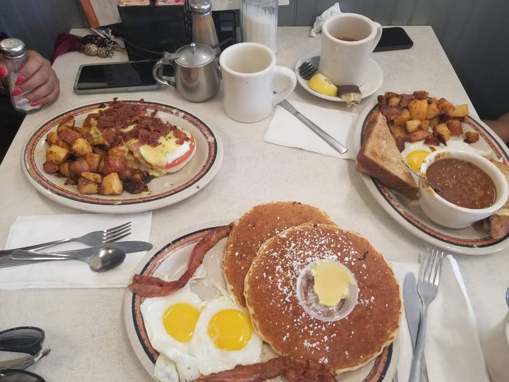 Eggs-Up Family Restaurant | restaurant | 2378 Mendon Road, Cumberland, RI 02864, USA | 4016582424 OR +1 401-658-2424