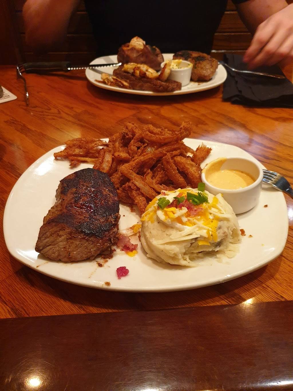 Outback Steakhouse | restaurant | 1348 N Gloster St, Tupelo, MS 38804, USA | 6628421734 OR +1 662-842-1734