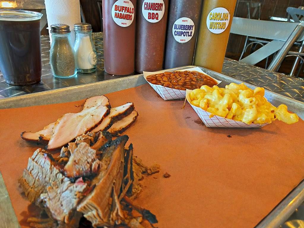 Ravanellis Restaurant | restaurant | 3 American Vlg, Granite City, IL 62040, USA | 6188778000 OR +1 618-877-8000