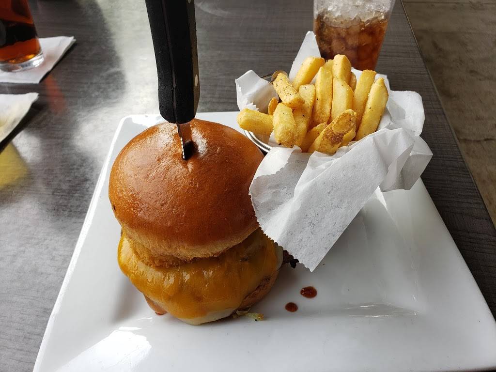 Cold Beers & Cheeseburgers | restaurant | 6718 W Deer Valley Rd, Glendale, AZ 85310, USA | 6232137622 OR +1 623-213-7622