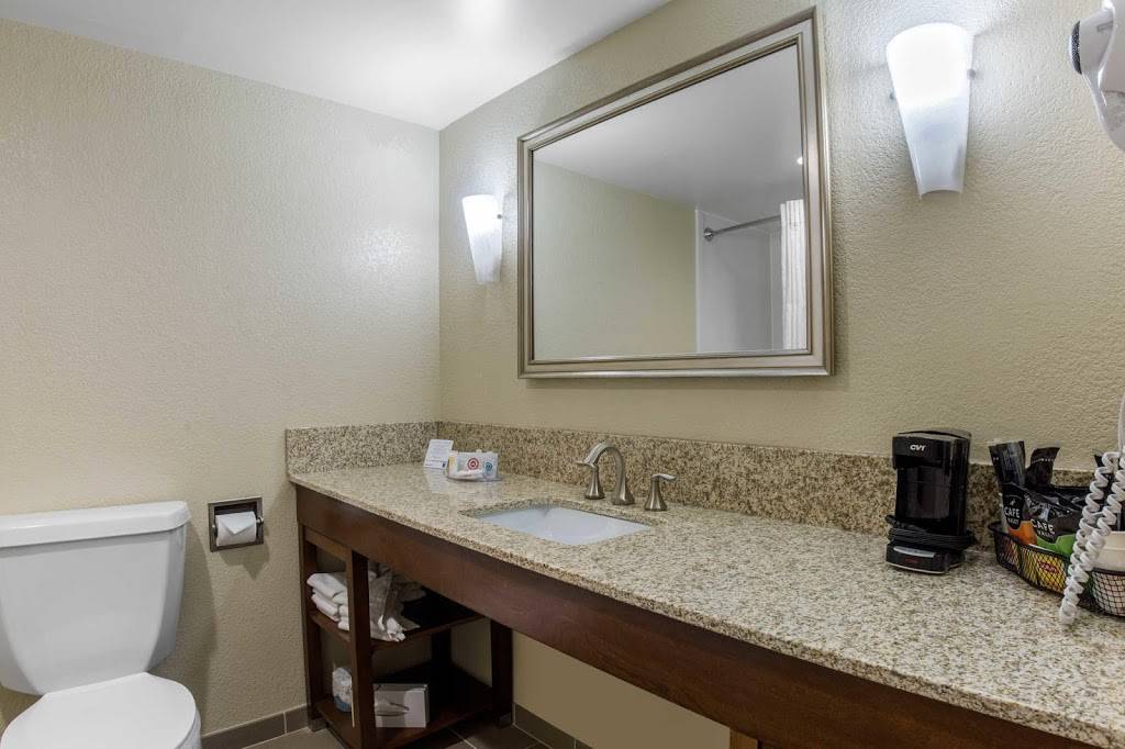 Comfort Inn Conference Center | restaurant | 4500 Crain Hwy, Bowie, MD 20716, USA | 3014640089 OR +1 301-464-0089