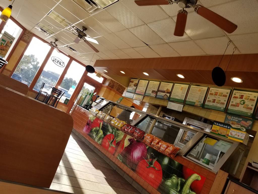 Subway Restaurants | restaurant | Shelter Island Village S/C, 2907 Shelter Island Dr Suite 102 & 103, San Diego, CA 92106, USA | 6192212964 OR +1 619-221-2964