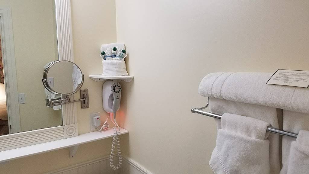 Staffords Perry Hotel | restaurant | 100 Lewis St, Petoskey, MI 49770, USA | 2313474000 OR +1 231-347-4000