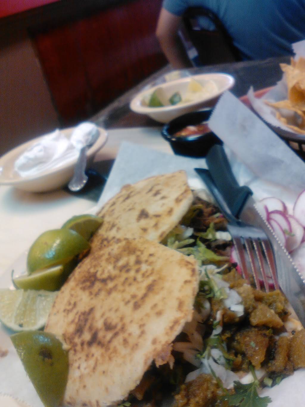 El Nuevo Jalisco | restaurant | 4007 W Armitage Ave, Chicago, IL 60639, USA | 7734860396 OR +1 773-486-0396