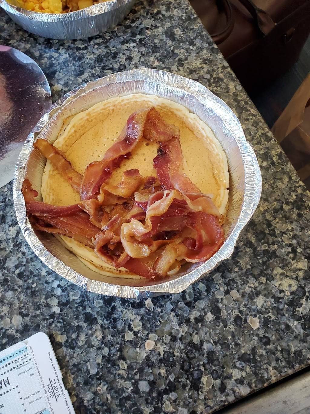 Tony + Bennys | restaurant | LaGuardia Airport, Headhouse Food Hall, Terminal B, Queens, NY 11371, USA | 7185549550 OR +1 718-554-9550