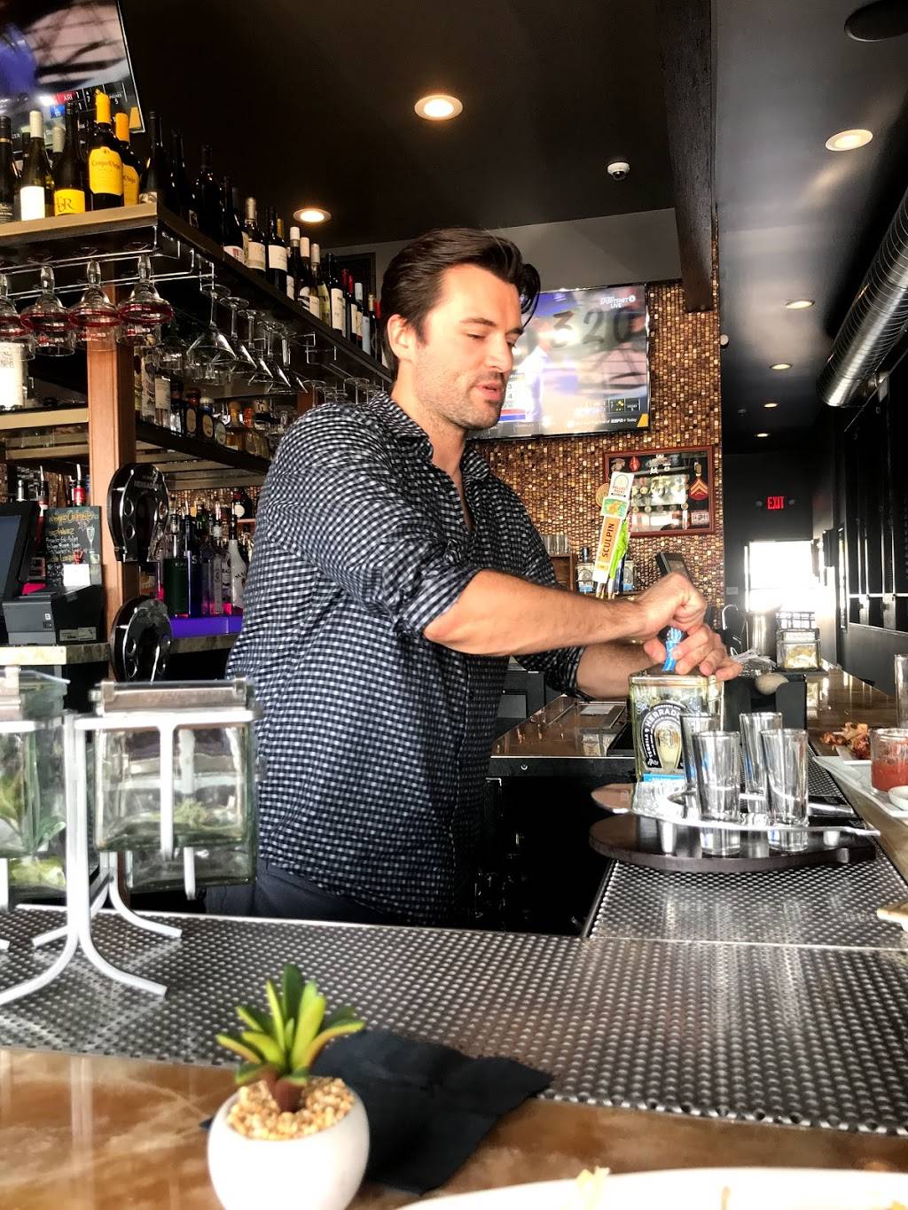 Enriques Restaurant & Cantina | restaurant | 320 S Catalina Ave, Redondo Beach, CA 90277, USA | 4243904430 OR +1 424-390-4430