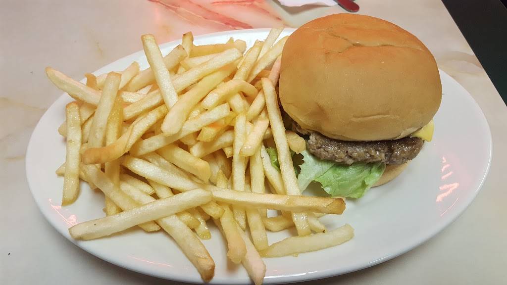 Central Hot Dog | restaurant | 626 Front St, Toledo, OH 43605, USA | 4196983719 OR +1 419-698-3719