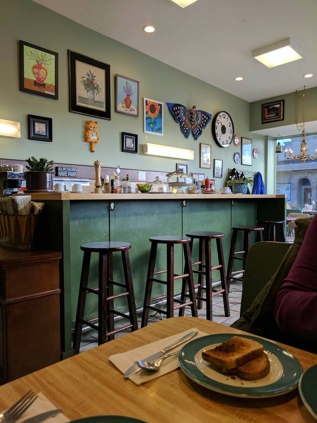 Flurys Cafe | restaurant | 2202 Front St, Cuyahoga Falls, OH 44221, USA | 3309291315 OR +1 330-929-1315