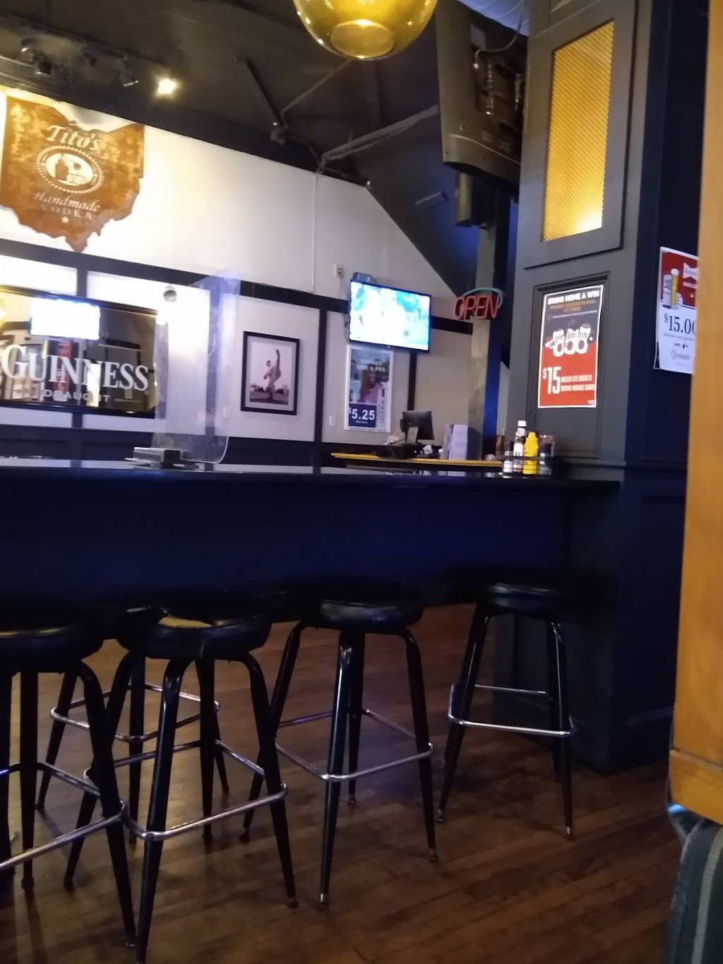 The Clevelander Bar & Grill | restaurant | 834 Huron Rd E, Cleveland, OH 44115, USA | 2167713723 OR +1 216-771-3723