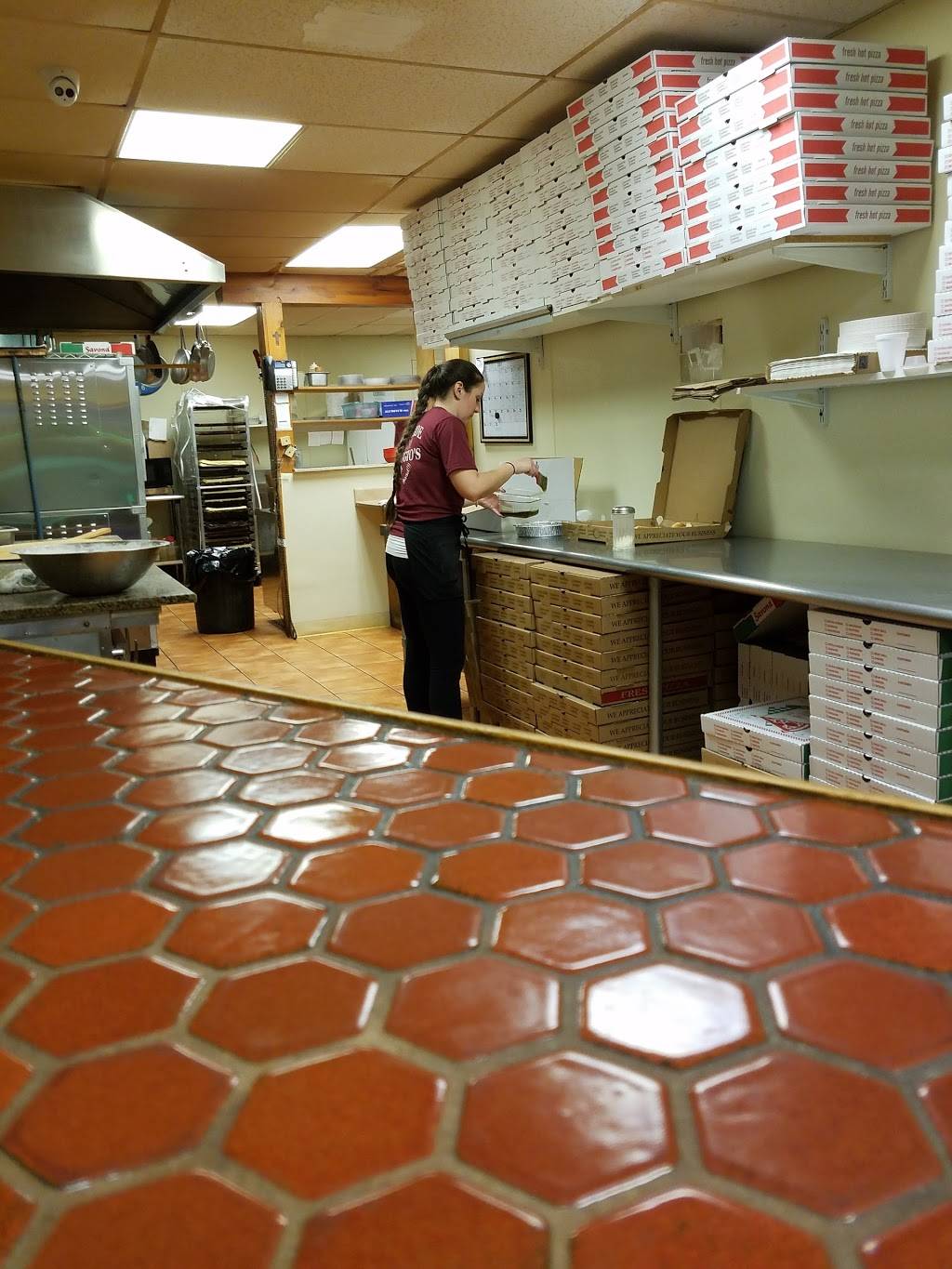 DiMaggios Pizza & Italian Restaurant | restaurant | 126 S 3rd St, Minersville, PA 17954, USA | 5705442227 OR +1 570-544-2227