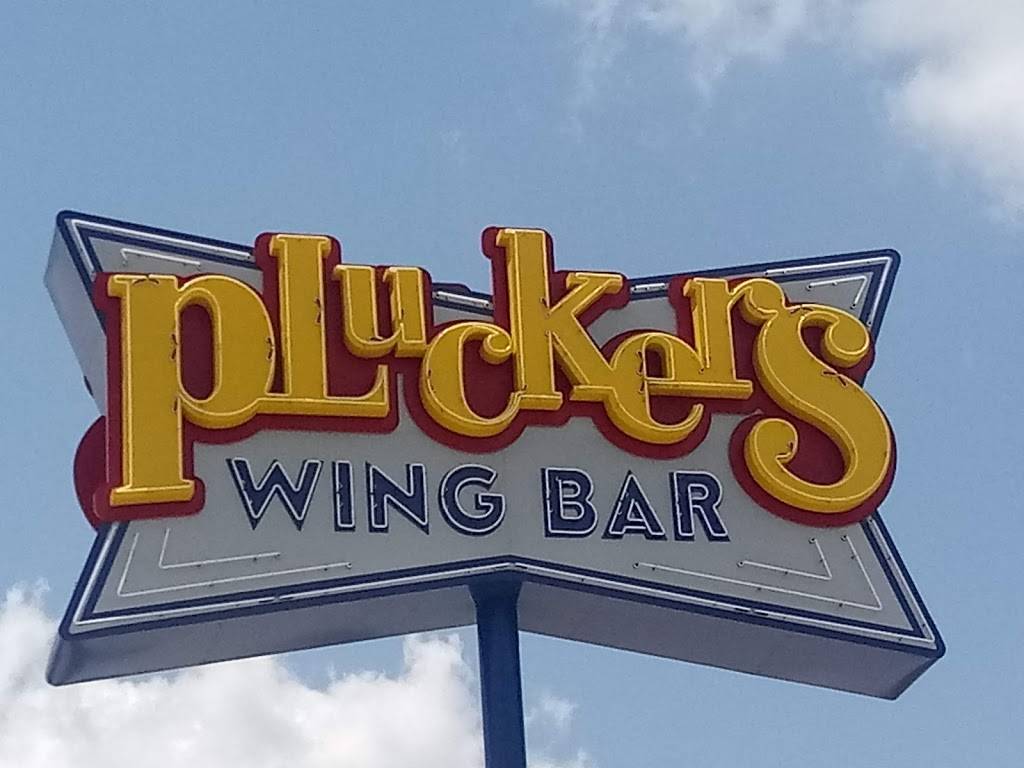 Pluckers | restaurant | 15651 I-10 W, San Antonio, TX 78249, USA | 2106009464 OR +1 210-600-9464