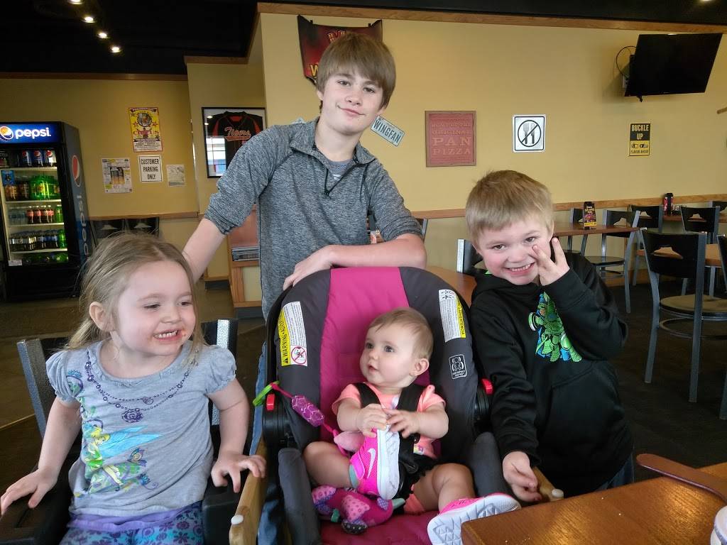 Pizza Hut | meal takeaway | 1015 N Kingshighway St, Cape Girardeau, MO 63701, USA | 5733343798 OR +1 573-334-3798