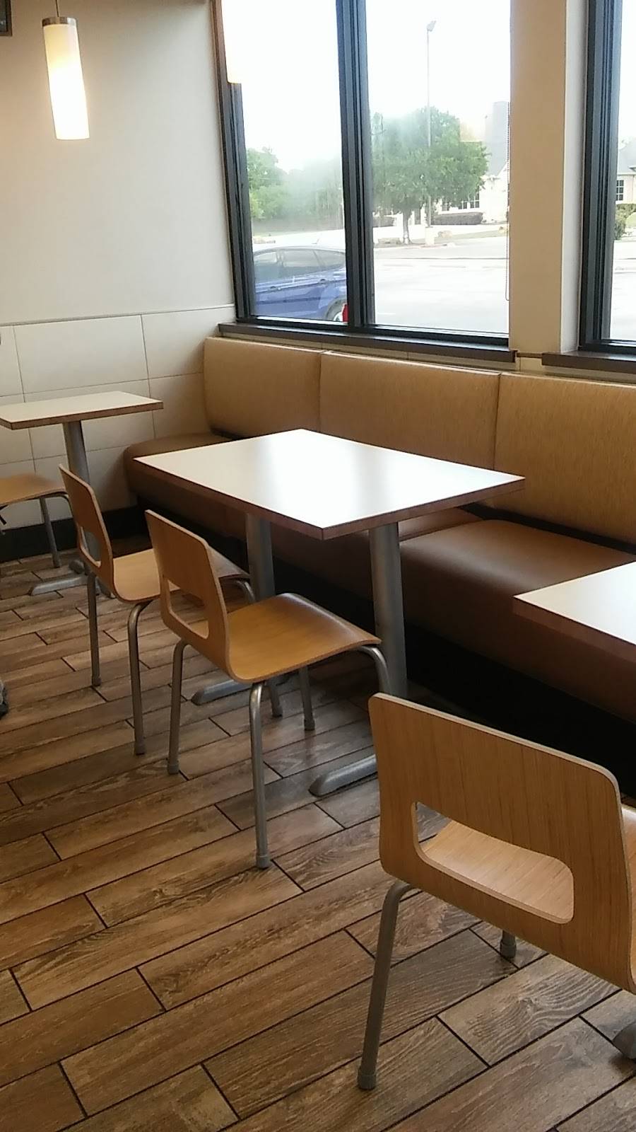 Wendys | restaurant | 1576 W University Dr, Denton, TX 76201, USA | 9403809197 OR +1 940-380-9197