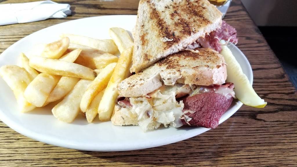 Pat Murnanes Irish Pub | restaurant | 2101 S Main St, Wake Forest, NC 27587, USA | 9195625570 OR +1 919-562-5570