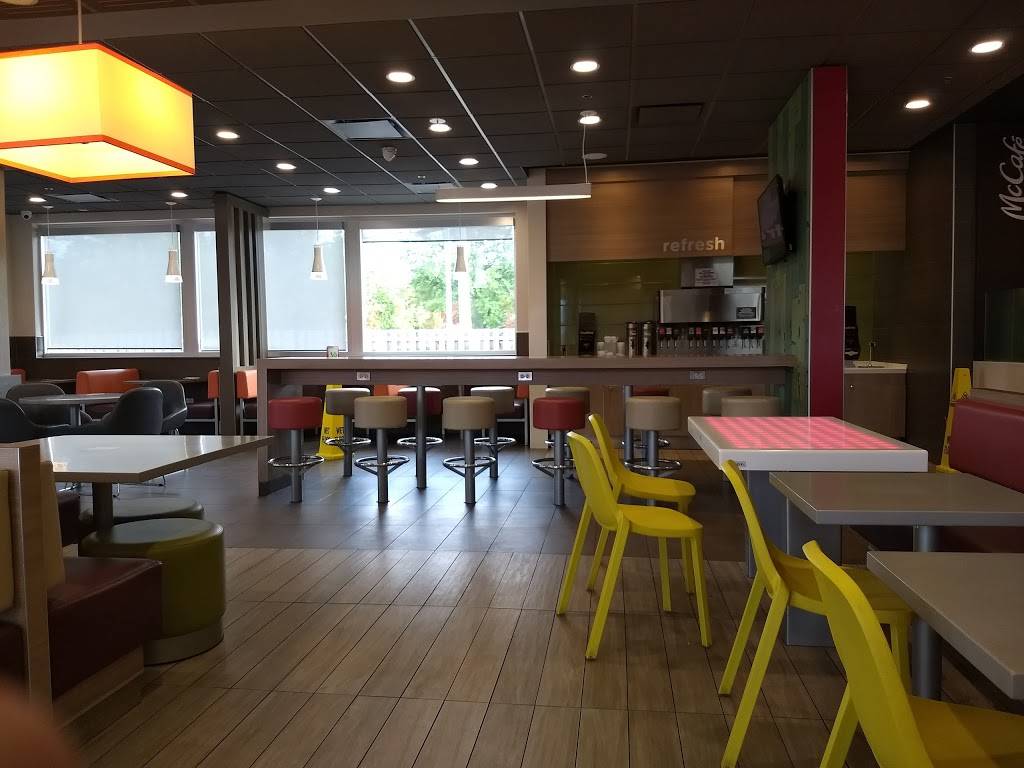 McDonalds | cafe | 1915 W Main St, St. Charles, IL 60174, USA | 6303777445 OR +1 630-377-7445