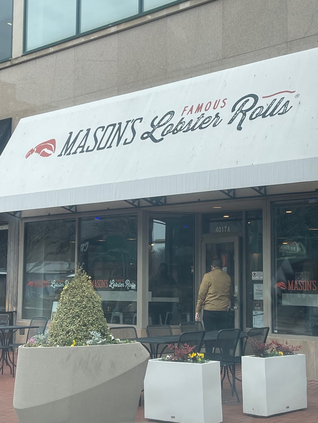 Masons Famous Lobster Rolls | restaurant | 4017A Campbell Ave, Arlington, VA 22206, USA | 5714316530 OR +1 571-431-6530