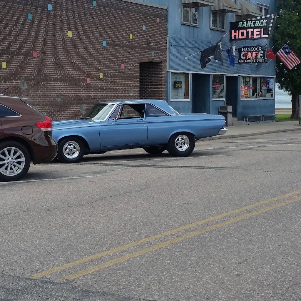 Sneaky Petes Bar & Grill | restaurant | 122 S Main St, Hancock, WI 54943, USA | 7152495111 OR +1 715-249-5111