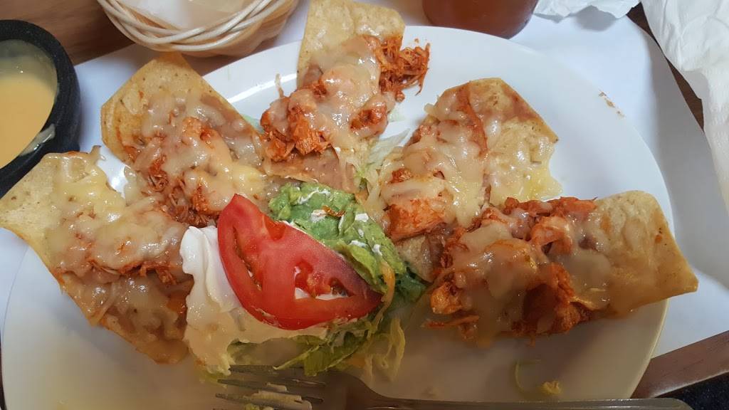 El Lago | restaurant | 2216 Sheridan Rd, Zion, IL 60099, USA | 8477462770 OR +1 847-746-2770