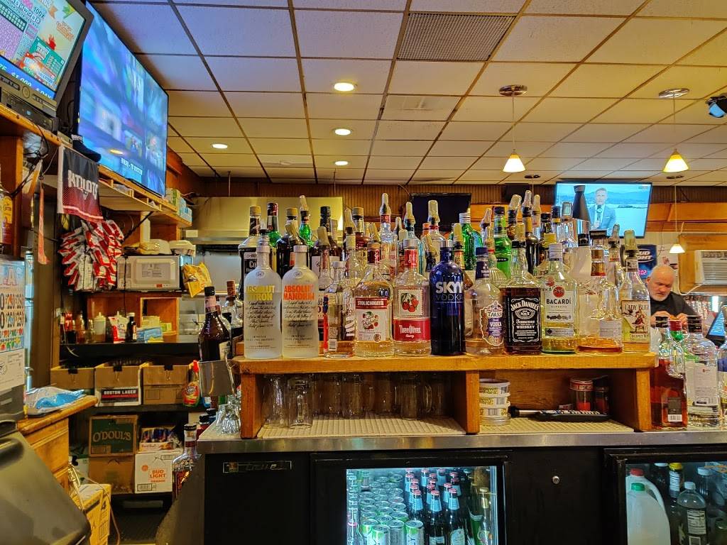 Difillipos Brick Yard Bar & Grill | restaurant | 163 Blossom St, Lynn, MA 01902, USA | 7815959468 OR +1 781-595-9468