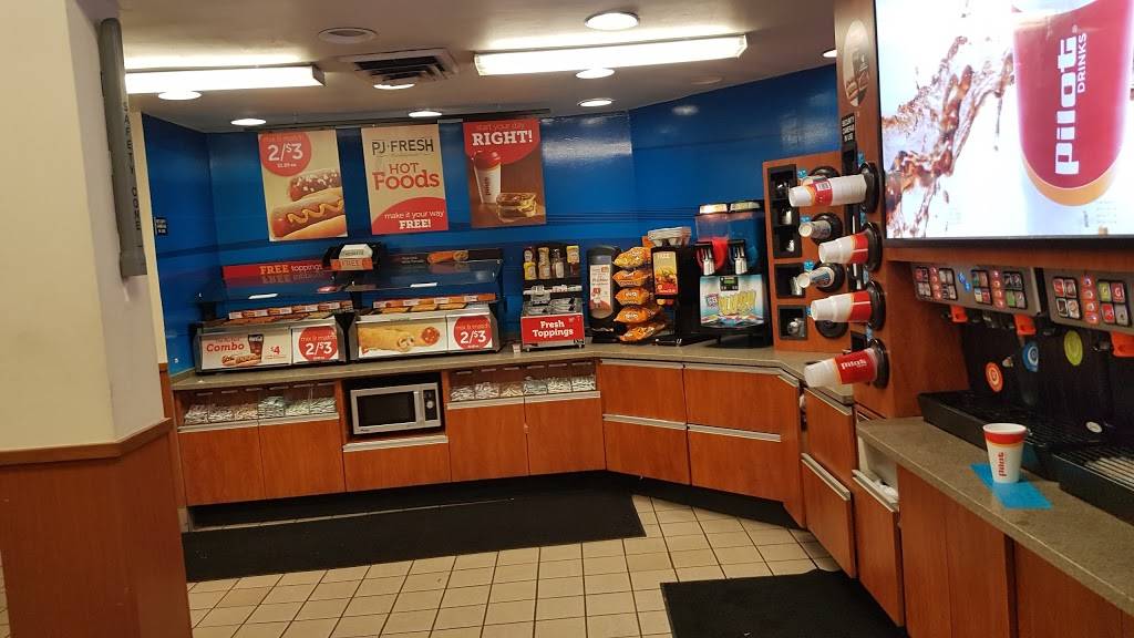 Flying J Travel Center | restaurant | 3400 Service Loop Rd, West Memphis, AR 72301, USA | 8707358200 OR +1 870-735-8200