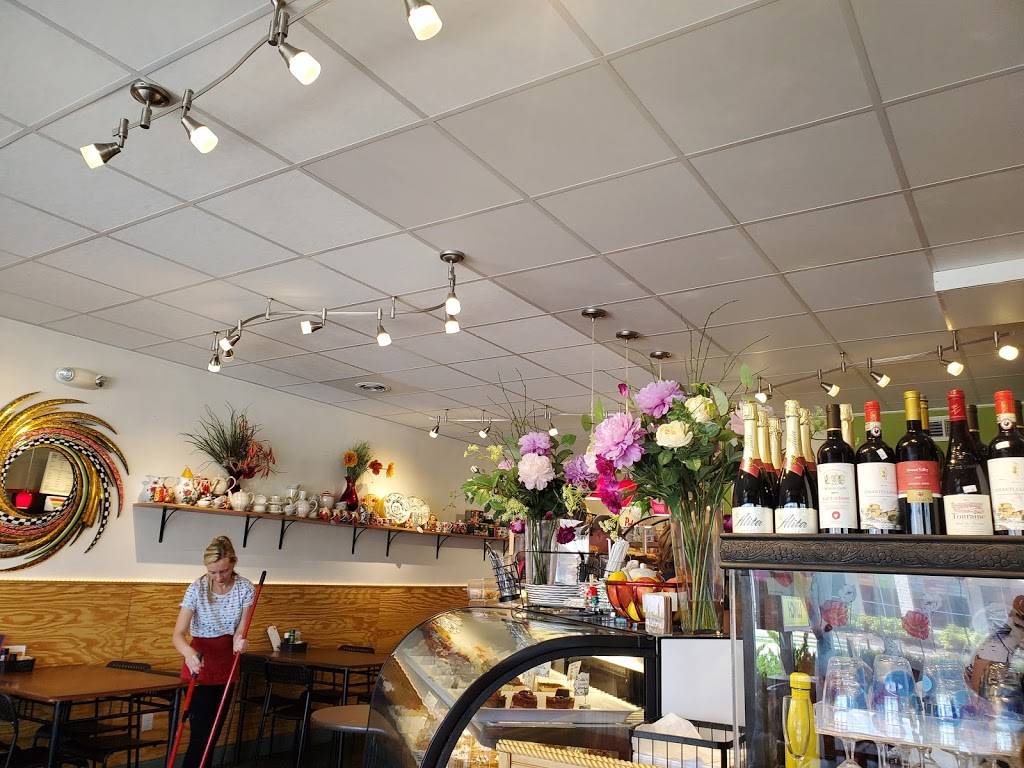 Around the World Cafe Bakery | restaurant | 119 5th Ave, Indialantic, FL 32903, USA | 3213609284 OR +1 321-360-9284